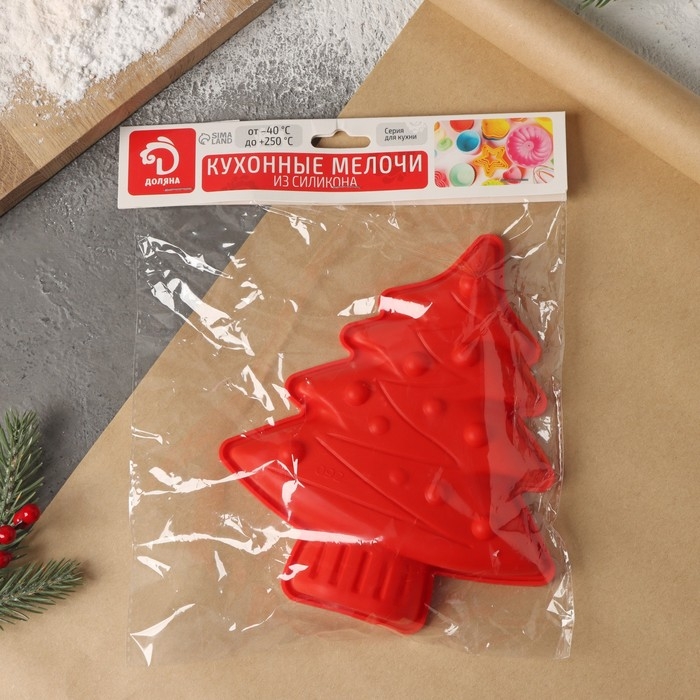 Форма для выпечки новогодняя Доляна &laquo;Ёлочка с гирляндой&raquo;, силикон, 18&times;14,5&times;3,5 см, цвет красный