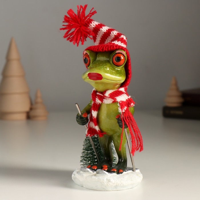 Сувенир полистоун лак Сувенир полистоун лак "Лягуха в шаполчке и шарфике на лыжах" 8,5х7х14 см