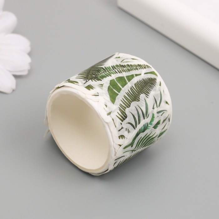 Наклейка бумага Наклейка бумага "Тропические листы" d=3 см 100 шт в рулоне 3,5х3,5 см