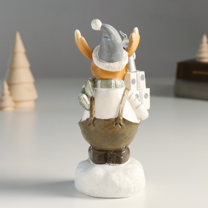 Сувенир полистоун свет Сувенир полистоун свет "Лосик в колпаке с подарками и свечой" 7,5х6,5х16 см
