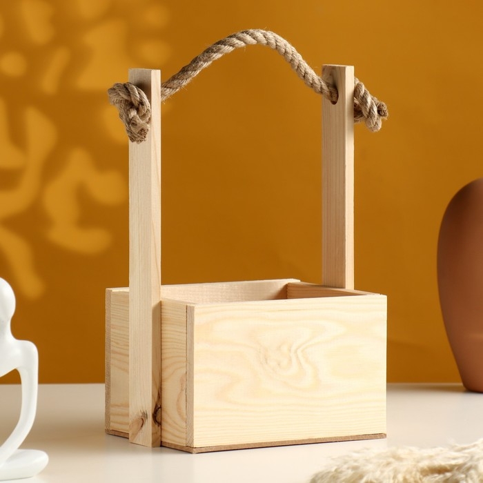 Кашпо деревянное, 15×12×8(25) см  Кашпо деревянное, 15×12×8(25) см "С Праздником!", ручка верёвка, гравировка