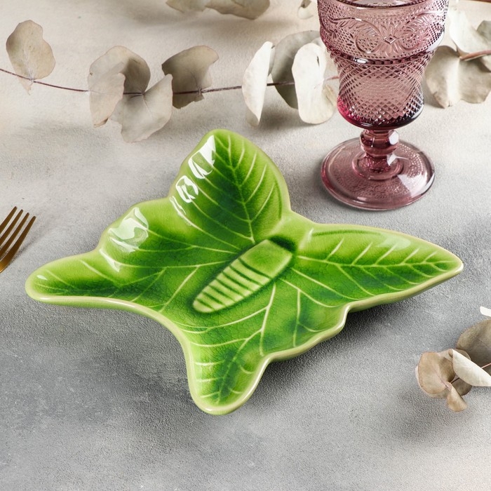 Блюдо керамическое сервировочное «Бабочки», 21,5×20,5 см, цвет зелёный Блюдо керамическое сервировочное «Бабочки», 21,5×20,5 см, цвет зелёный