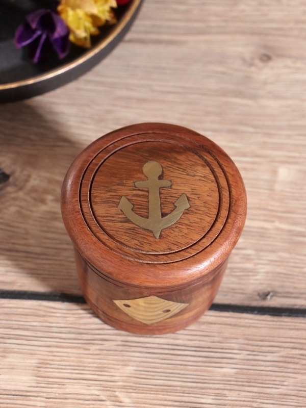 Кости игральные в шкатулке 6,5х6,5х6 см, дерево шишам, латунь Кости игральные в шкатулке 6,5х6,5х6 см, дерево шишам, латунь