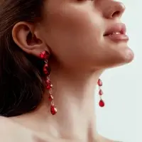 Серьги висячие со стразами &laquo;Драгоценность&raquo; капли, красные в золоте, 9.5 см