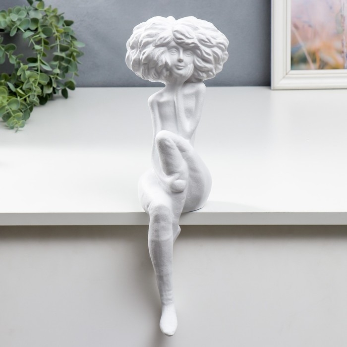 Сувенир полистоун  Сувенир полистоун "Девушка с пышной причёской, задумчивая" белая 40х12х13,5 см