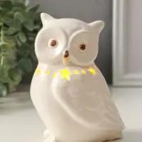 Сувенир керамика свет "Филин с ожерельем из звёзд" белый 9х6,5х13 см