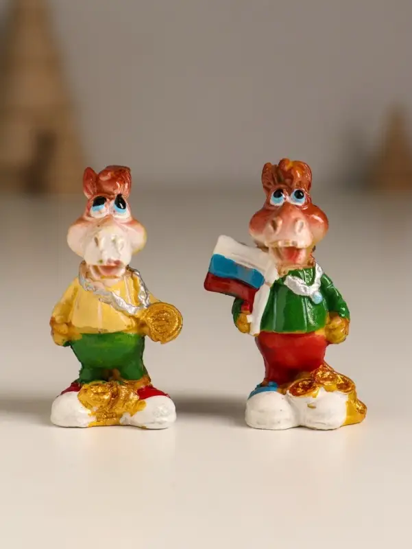 Сувенир полистоун Сувенир полистоун "Конь в спортивном костюме" МИКС 3,3х2,3х5 см