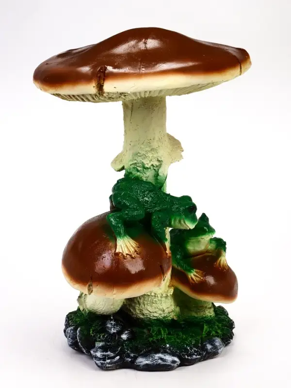 Садовая фигура 43 х_ х _ см зеленый полистоун Гриб тройной с двумя лягушками