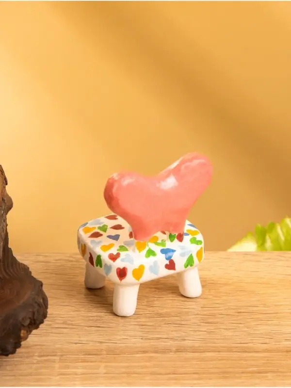 Мебель для кукол &laquo;Стульчик с сердечками&raquo;, 4&times;4&times;5.5 см, дерево, разноцветная
