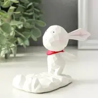 Сувенир полистоун подставка для телефона "Зайка с шейным красным платком" 6,5х9х8,5 см