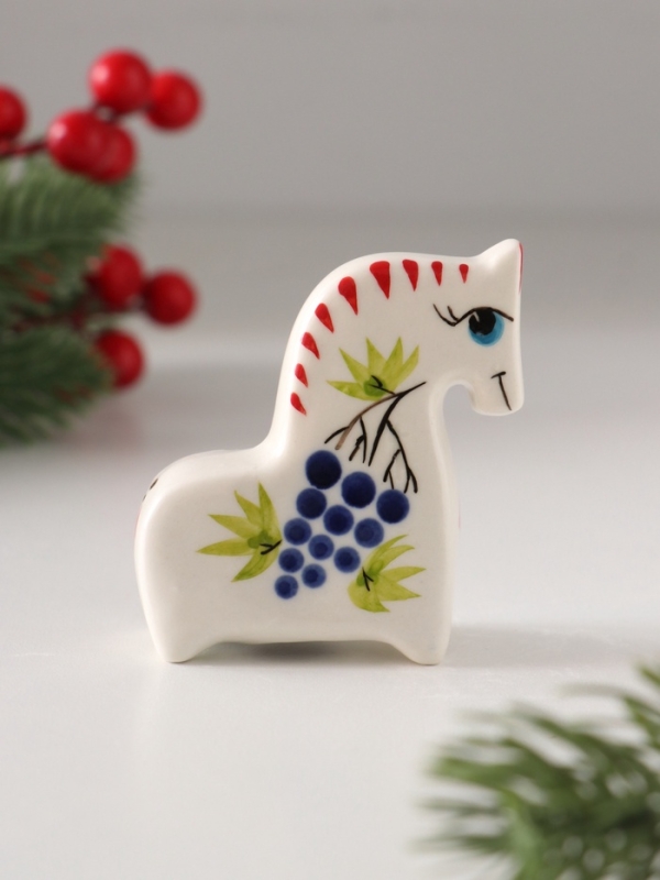 Статуэтка фарфоровая Статуэтка фарфоровая "Конь Виноград", 7 см