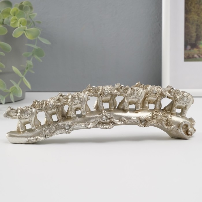 Сувенир полистоун стразы Сувенир полистоун стразы "Семь слонов на бивне" 6,5х22х4,5 см