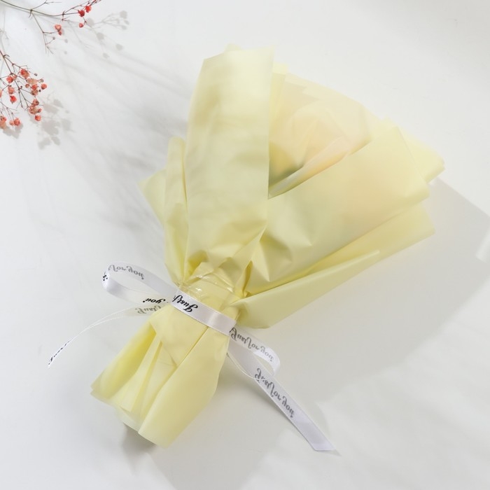 Букет из мыльных лепестков Букет из мыльных лепестков "Розы" в коробке с ручкой 8,5х18х25 см
