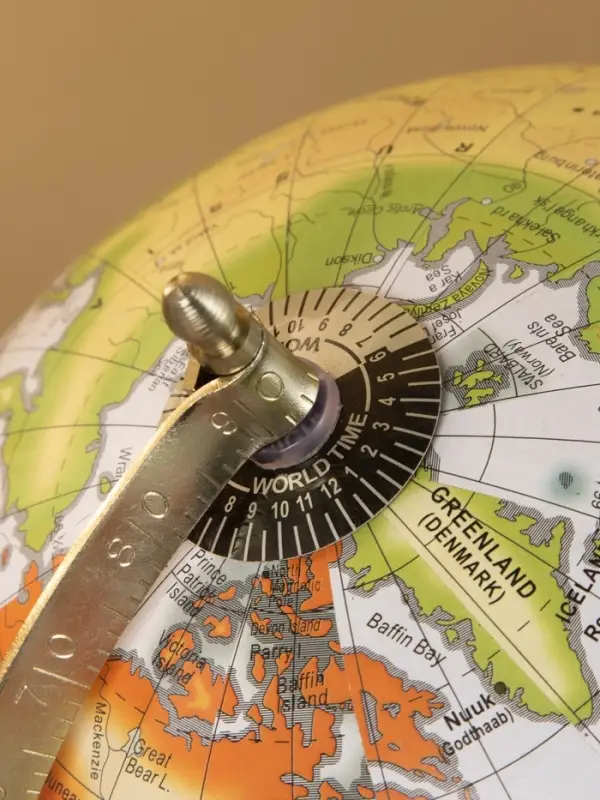 Глобус сувенирный 23х20х38 см, подставка мрамор Глобус сувенирный 23х20х38 см, подставка мрамор