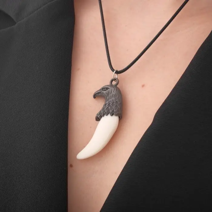 Кулон &laquo;Коготь орла&raquo;, белый в серебре на чёрном шнурке, 45 см
