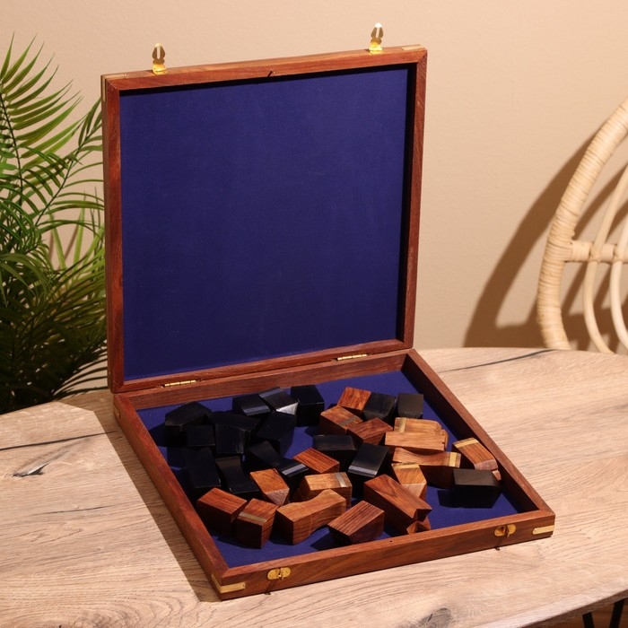 Шахматы складные, доска 35х35 см, дерево шишам Шахматы складные, доска 35х35 см, дерево шишам