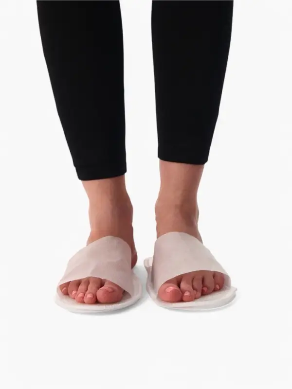 Тапочки одноразовые, антикризисные, подошва 4 мм, белые, 42 р. Тапочки одноразовые, антикризисные, подошва 4 мм, белые, 42 р.