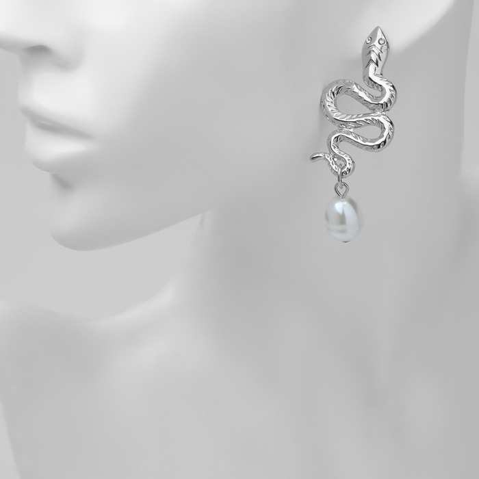 Новый год! Символ года 2025! Серьги с жемчугом «Змея» искушение, бусина, цвет белый в серебре Новый год! Символ года 2025! Серьги с жемчугом «Змея» искушение, бусина, цвет белый в серебре