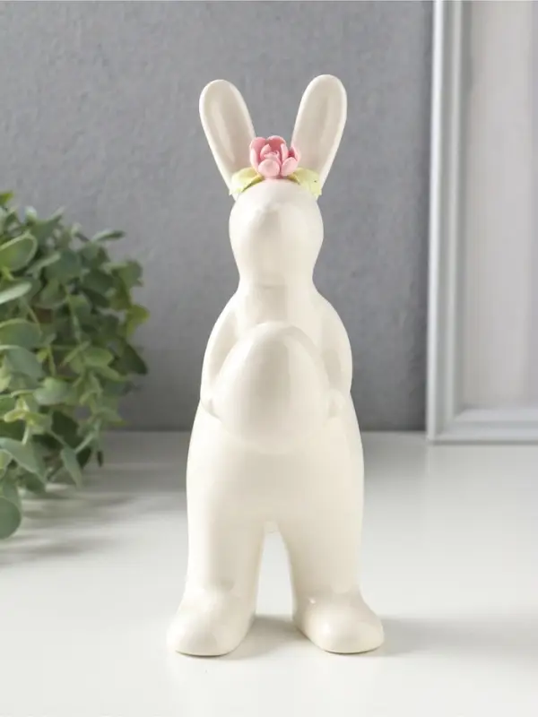 Сувенир керамика "Белый зайчик с пасхальным яйцом, цветком на голове" 9х7,7х21 см