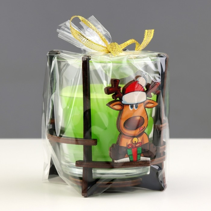 Свеча ароматическая в стакане на подставке  Свеча ароматическая в стакане на подставке "Новогодний олень", 10х9,5х9 см, яблоко