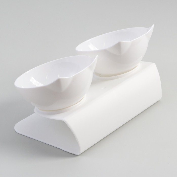 Миски пластиковые на белой подставке 27,5 х 14 х 15 см белые Миски пластиковые на белой подставке 27,5 х 14 х 15 см белые