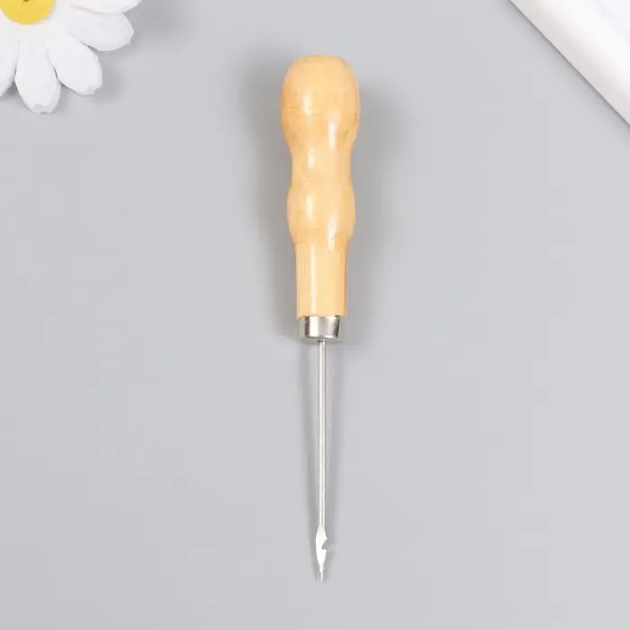 Шило с боковым отверстием дерево, металл, длина иглы 6 см толщина 0,2 см 2х2х13 см Шило с боковым отверстием дерево, металл, длина иглы 6 см толщина 0,2 см 2х2х13 см