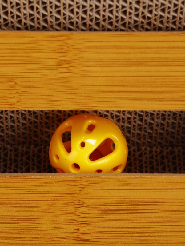 Когтеточка-лежанка "Пижон" из гофрокартона с кошачьей мятой "Хочу-Точу", 60 х 40 х 25 см