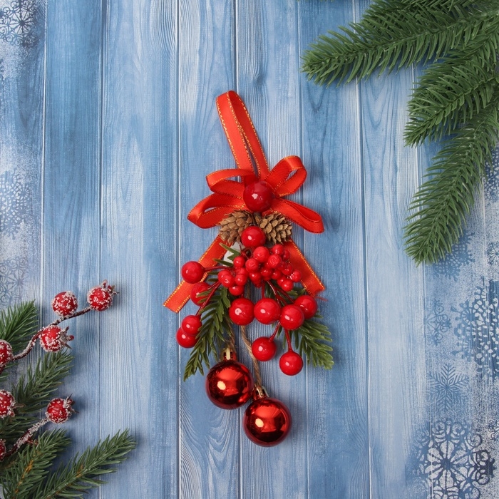 Украшение ёлочное  Украшение ёлочное "Новогоднее очарование" ягодки бантик шишки, 12х7 см, красный