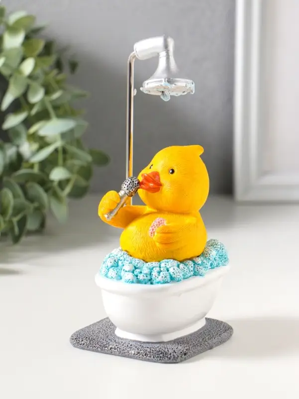 Сувенир полистоун лак "Жёлтый утёнок принимает ванну" 8,3х6,8х16 см