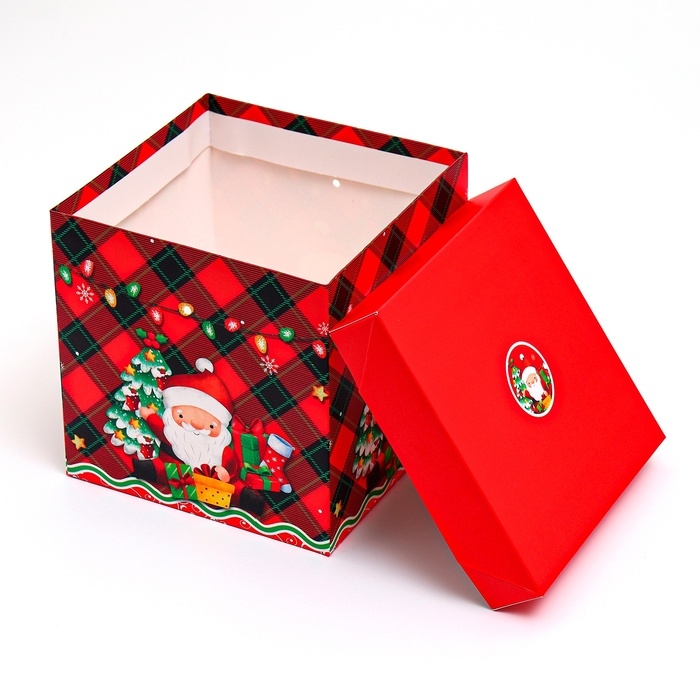 Новый год. Коробка подарочная новогодняя складная Новый год. Коробка подарочная новогодняя складная "Дедушка мороз" 15х15х15 см.
