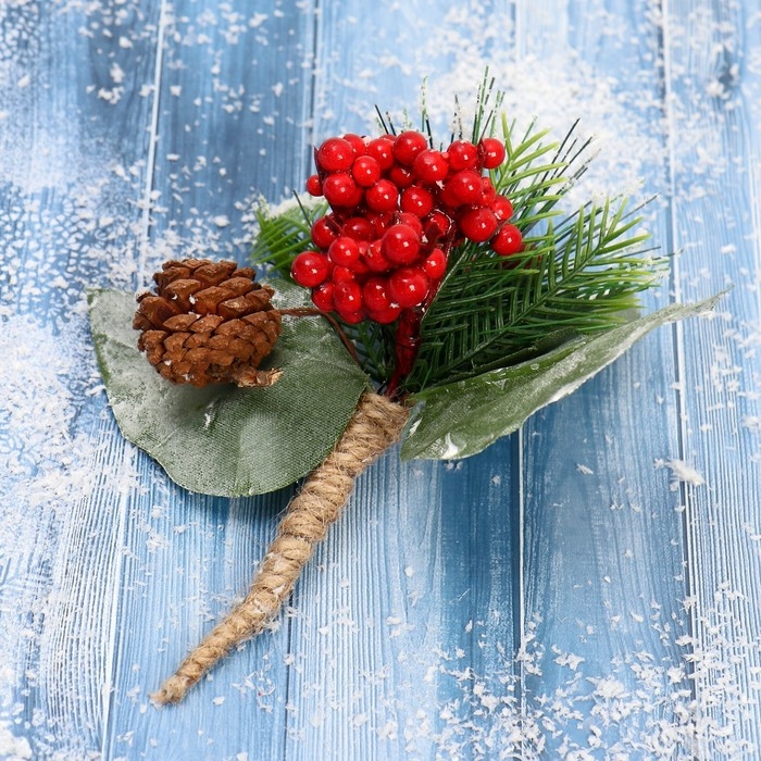 Декор  Декор "Зимнее чудо" ягоды шишка хвоя в снегу, 20 см