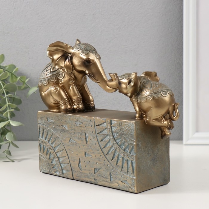 Сувенир Сувенир "Слон с малышом на прямоугольнике с узорами" бронза с патиной 22,5х6,5х17,5 см