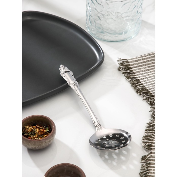 Шумовка из нержавеющей стали «Королевство», h=22 см, цвет серебряный Шумовка из нержавеющей стали «Королевство», h=22 см, цвет серебряный