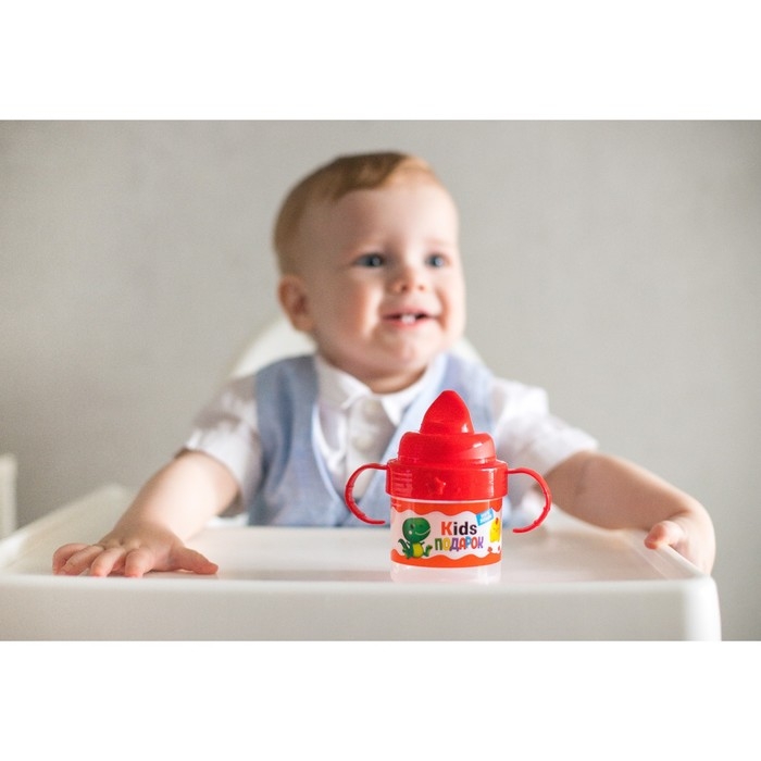 Поильник детский с твёрдым носиком «Kids подарок», 140 мл., с ручками, цвет красный Поильник детский с твёрдым носиком «Kids подарок», 140 мл., с ручками, цвет красный