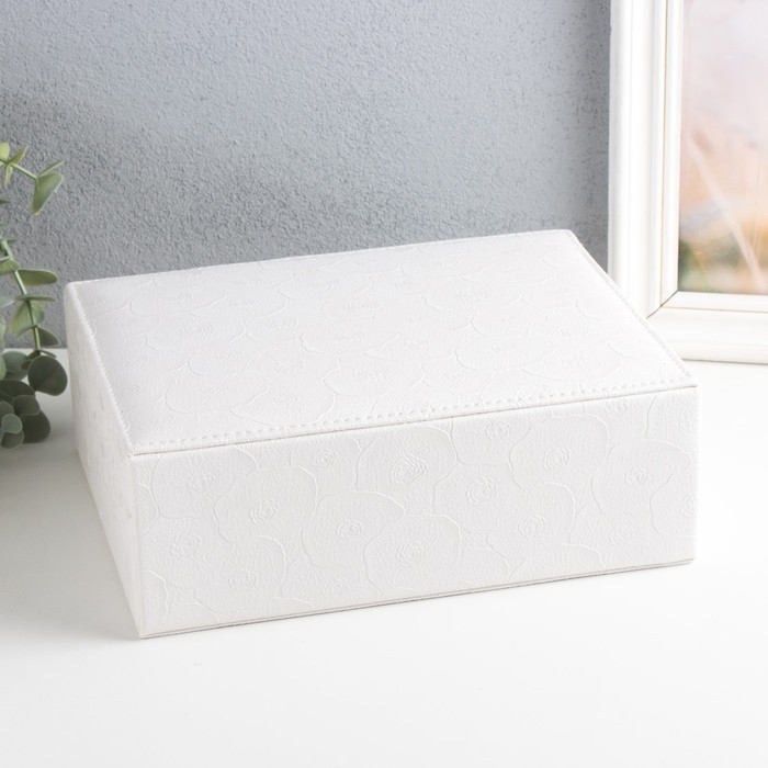 Шкатулка кожзам для украшений  Шкатулка кожзам для украшений "Пионы и лепестки" белая 8,5х23,5х18,5 см