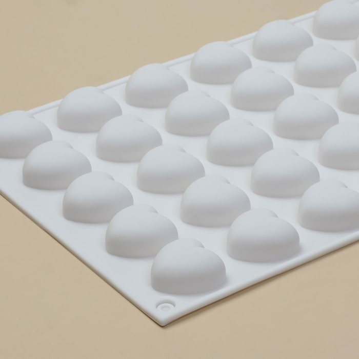 Форма для муссовых десертов и шоколада KONFINETTA «Сердца», силикон, 29,7×17,3×1,5 см, 35 ячеек (2,7×2,5 см), цвет белый Форма для муссовых десертов и шоколада KONFINETTA «Сердца», силикон, 29,7×17,3×1,5 см, 35 ячеек (2,7×2,5 см), цвет белый