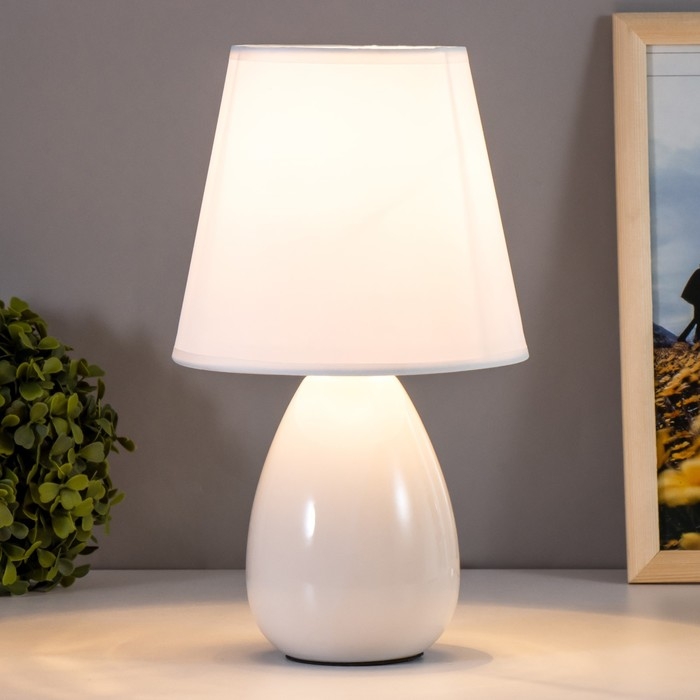 Настольная лампа "Джина" E14 40Вт белый 18х18х29 см RISALUX