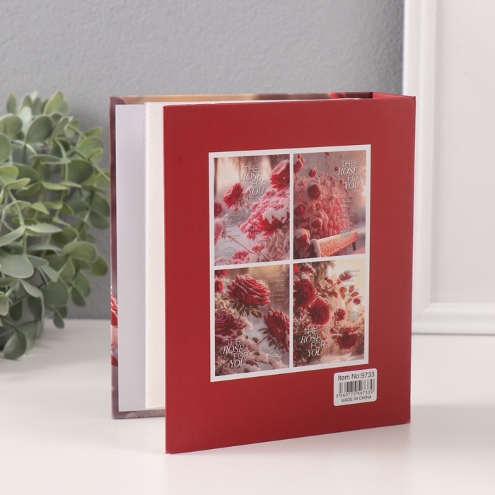 Фотоальбом на 40 фото 10х15 см Фотоальбом на 40 фото 10х15 см "Алые розы в снегу" в коробке, золотая обводка 4,5х14х17 см 1074941