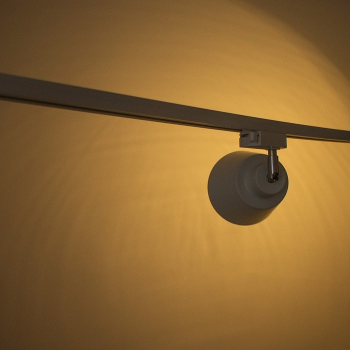 Светильник трековый Светильник трековый "Цилиндр" Е27 40Вт белый 17х12х18см