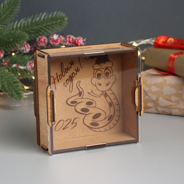 Новогодняя копилка с акрилом  Новогодняя копилка с акрилом "Змея. Новый год" 12х12х4 см