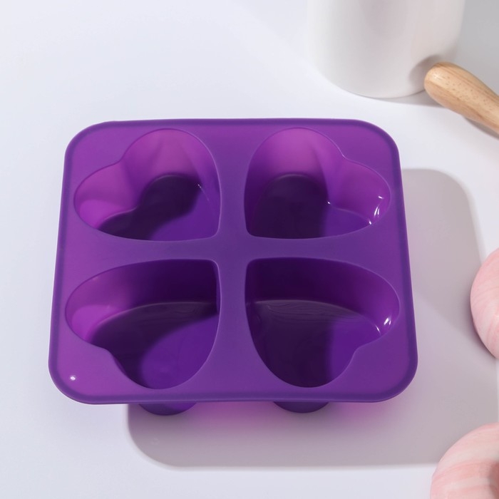 Форма для выпечки Доляна &laquo;Сердца&raquo;, силикон, 16&times;16 см, 4 ячейки (7&times;7&times;3 см), цвет красный