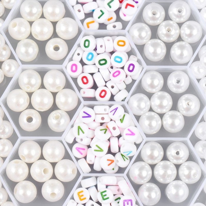 Бусины в шкатулке "Жемчуг и буковки" 24 деления 20х13х1,8 см