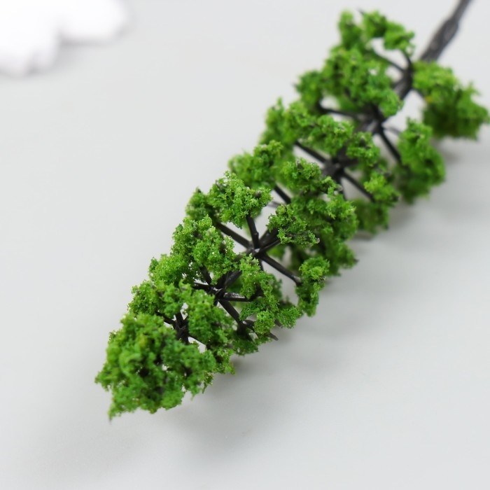 Искусственное растение для творчества пластик "Сосна"  2,5х9,2 см