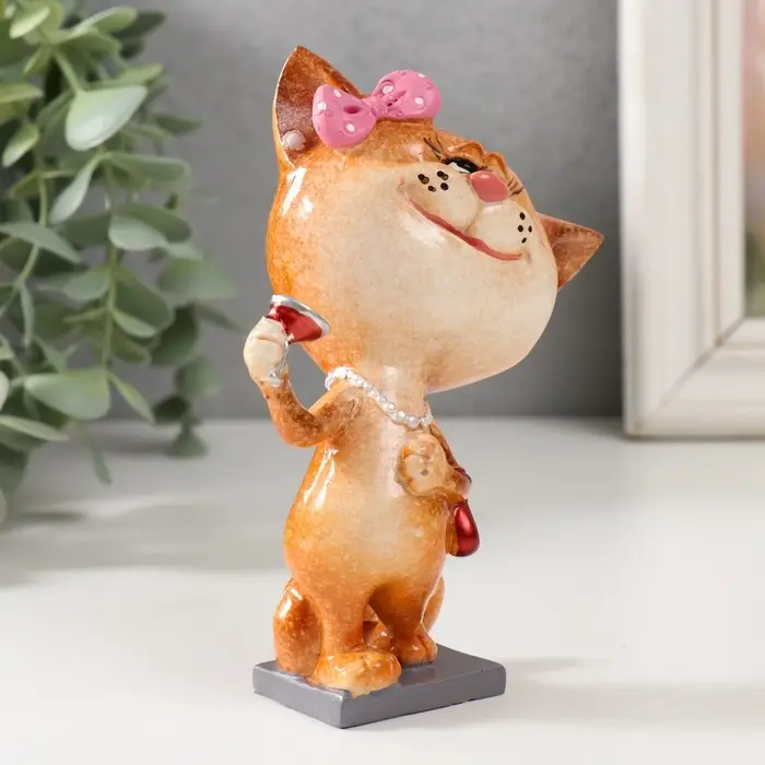 Фигурка полистоун лак &laquo;Кошечка с бокалом&raquo;, 8.3&times;6.2&times;13.8 см