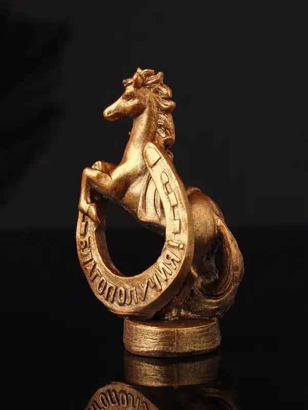 Фигура "Конь с подковой" 10х6х4 см, бронза