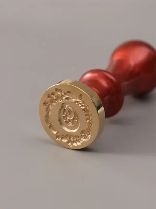 Печать для сургуча с пластиковой ручкой &laquo;Венок с буквой O&raquo;, 2.5&times;2.5&times;6.3 см