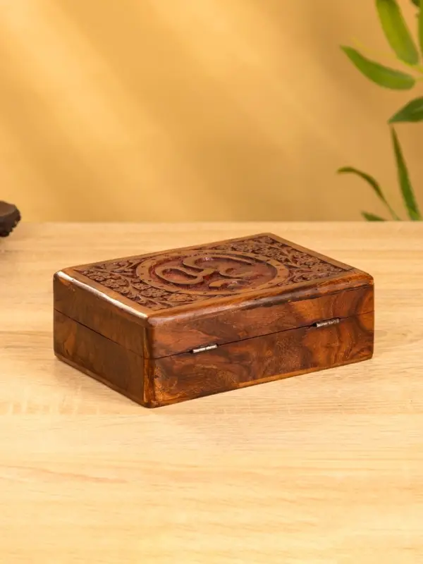 Шкатулка резная "Ом" 18х13х6 см, дерево шишам