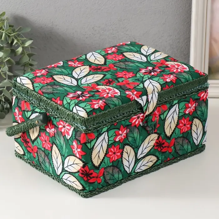Шкатулка для рукоделия и шитья &laquo;Пуансеттия на зелёном&raquo;, хранение ниток, иголок, мелочи, 19&times;26&times;14.5 см