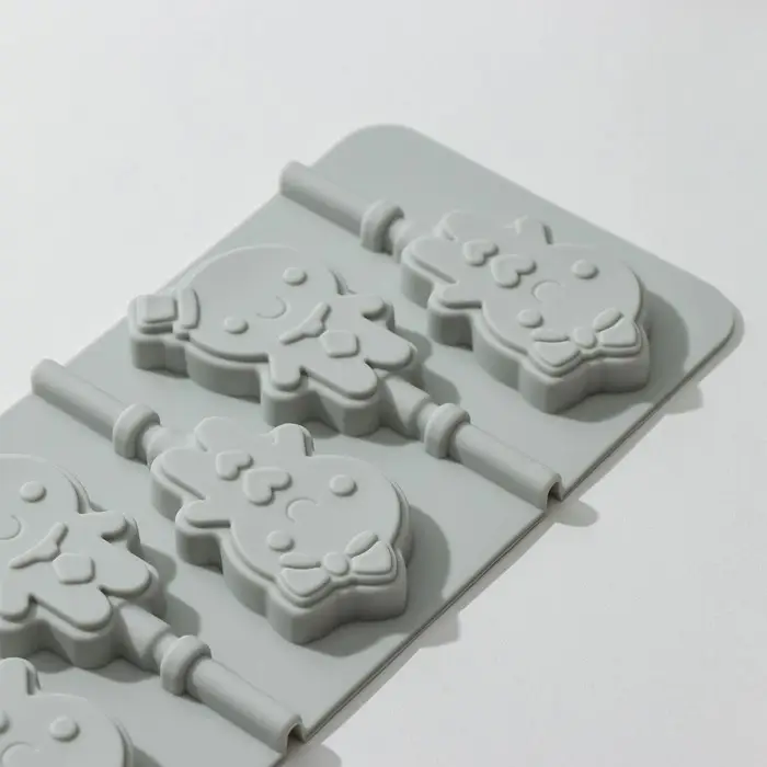 Форма для леденцов Доляна «Девочка, мальчик», силикон, 24×9,5 см, 6 ячеек, с палочками, цвет МИКС Форма для леденцов Доляна «Девочка, мальчик», силикон, 24×9,5 см, 6 ячеек, с палочками, цвет МИКС