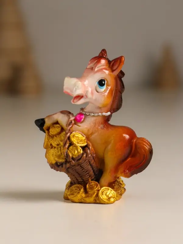 Сувенир полистоун Сувенир полистоун "Лошадка с золотыми монетами" МИКС 5,5х3,3х6,7 см